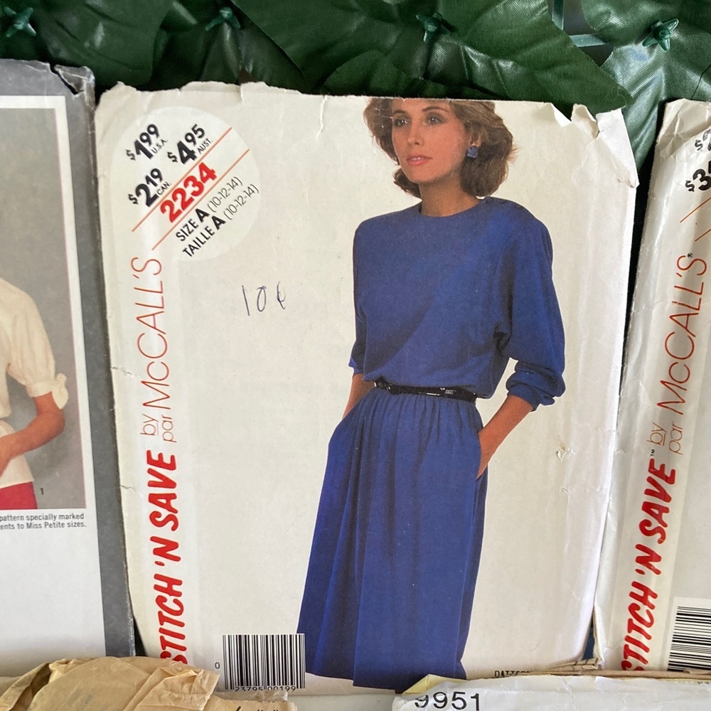 7 Vintage Dress Patterns + 4 Mystery Unpackaged Patterns - Picture 4 of 12